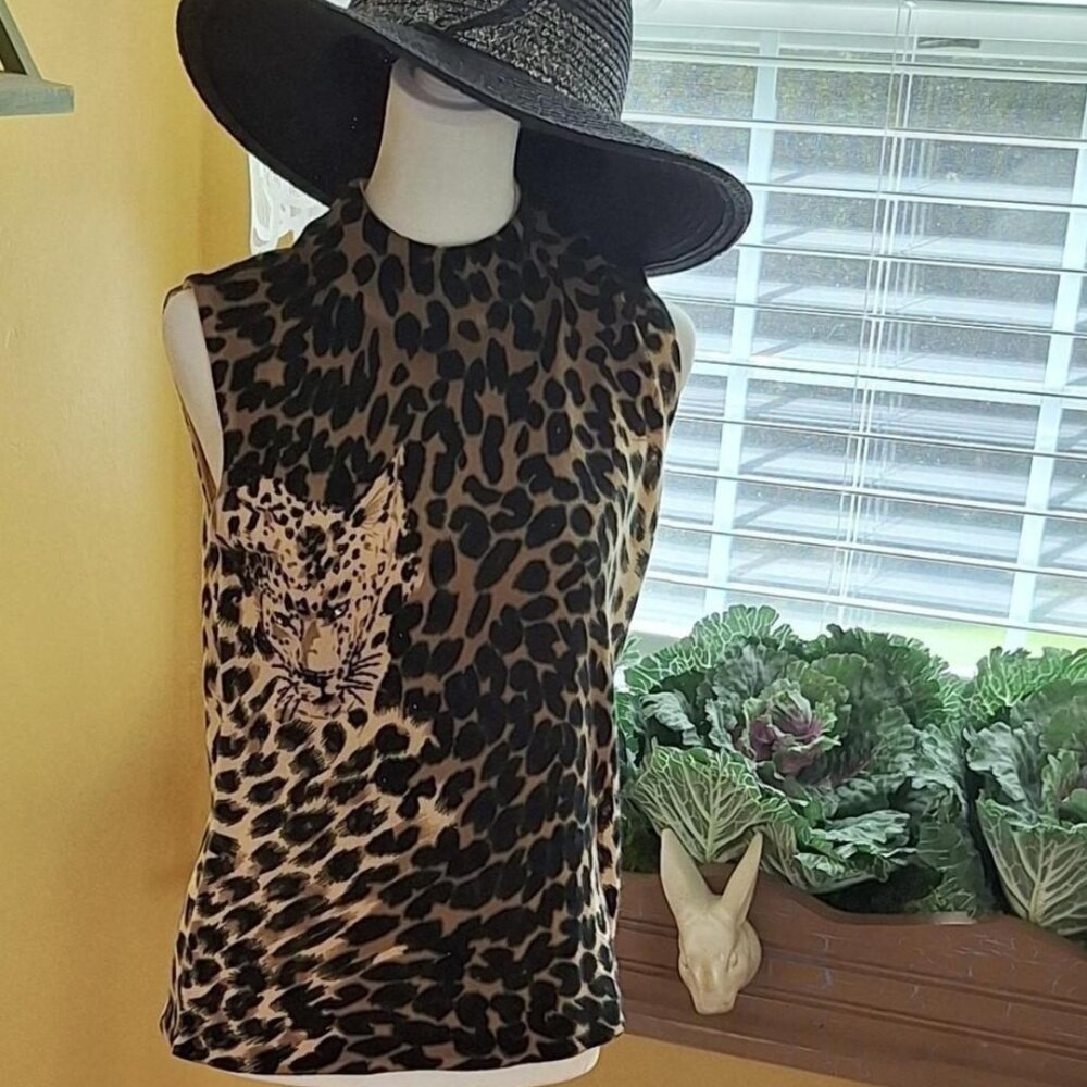 Good Clothes, women’s jaguar print,, soft knit, sleeveless top.Size medium.